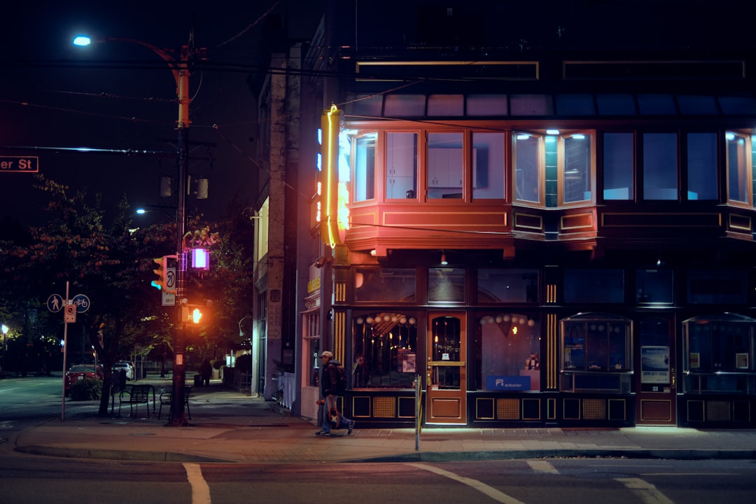 Cozy late night bar and eatery with neighborhood atmosphere